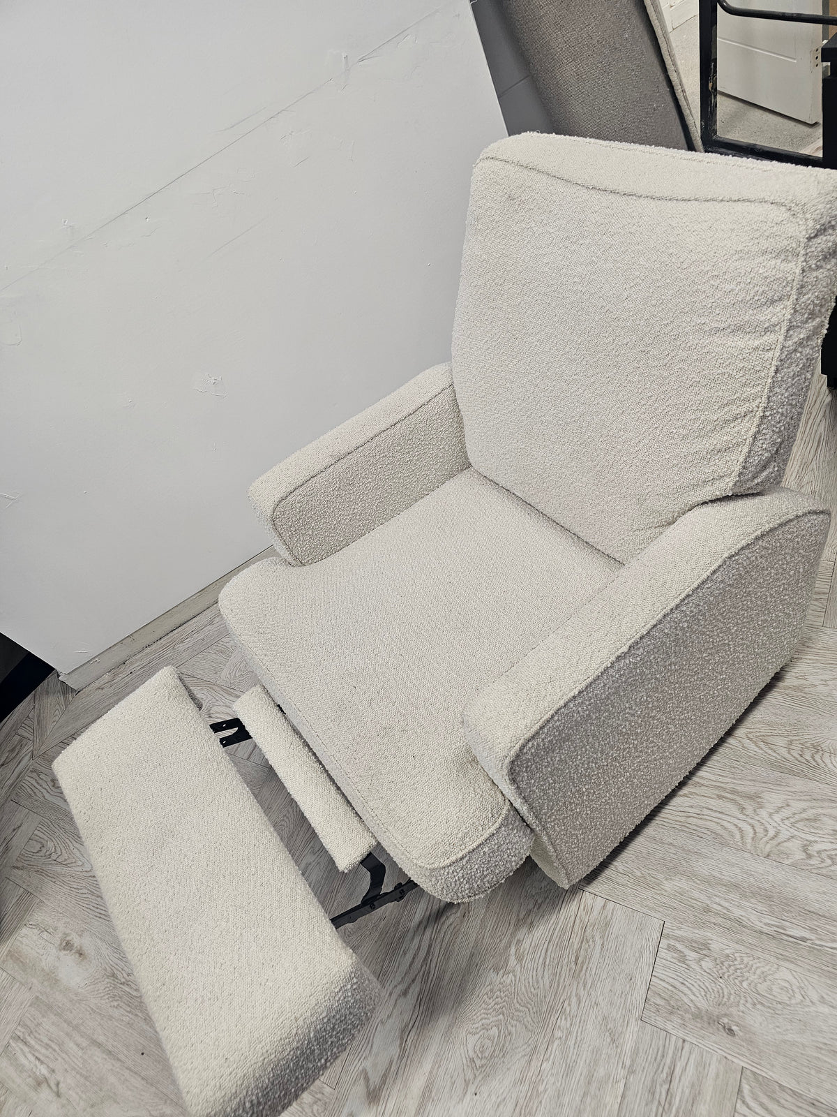 Obaby Madison 360° Swivel Glider Recliner Chair in Boucle Fabric *RRP £500 @