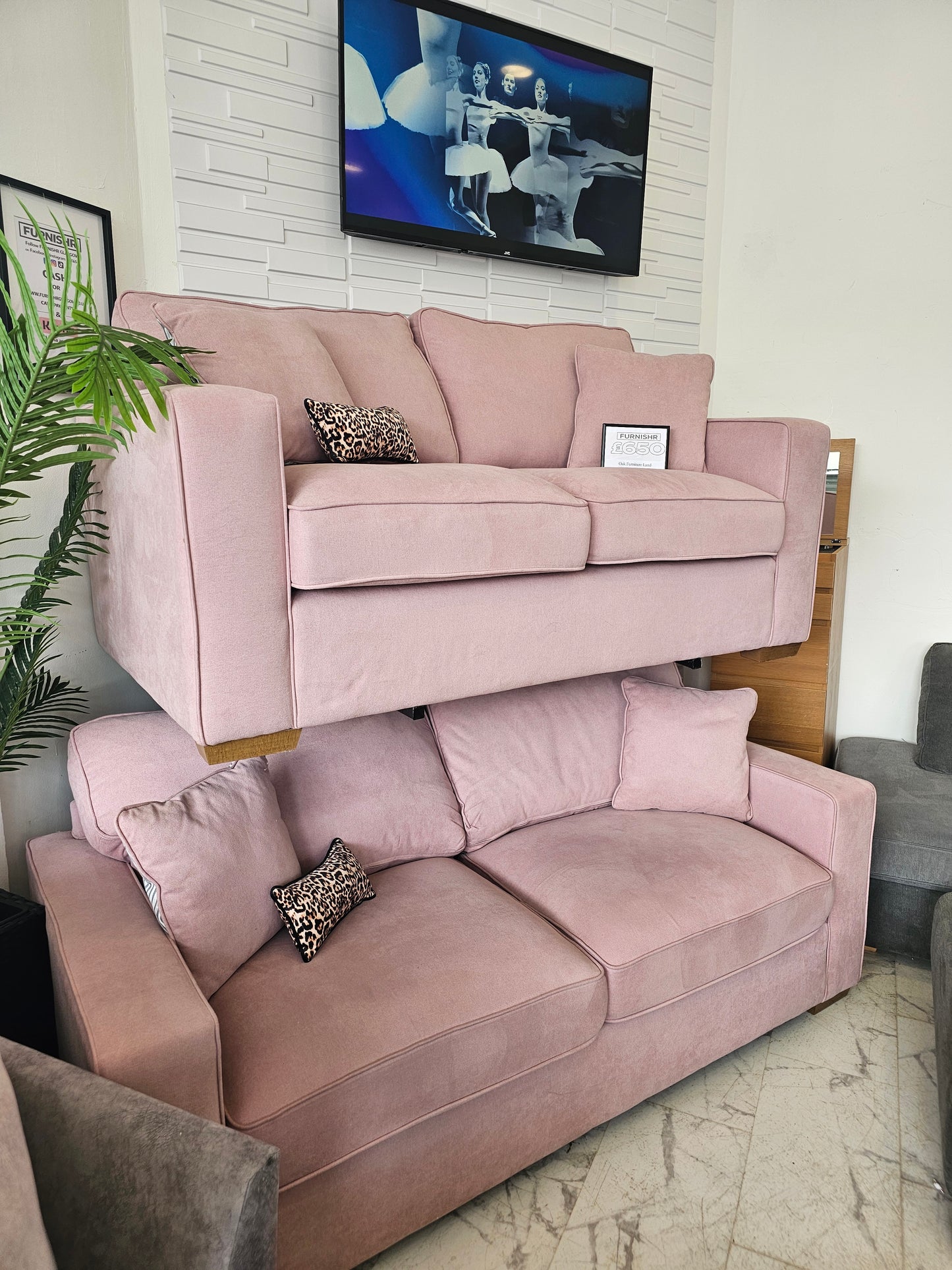 Oak Furnitureland Pink 3&2 Seater Sofas Immaculate Condition
