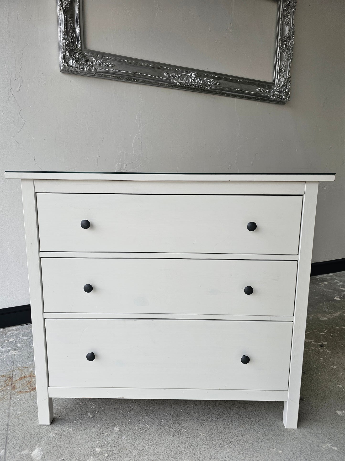 Ikea Hemnes White Stain 3 Drawer Chest with Glass Top (Excellent condition) T
