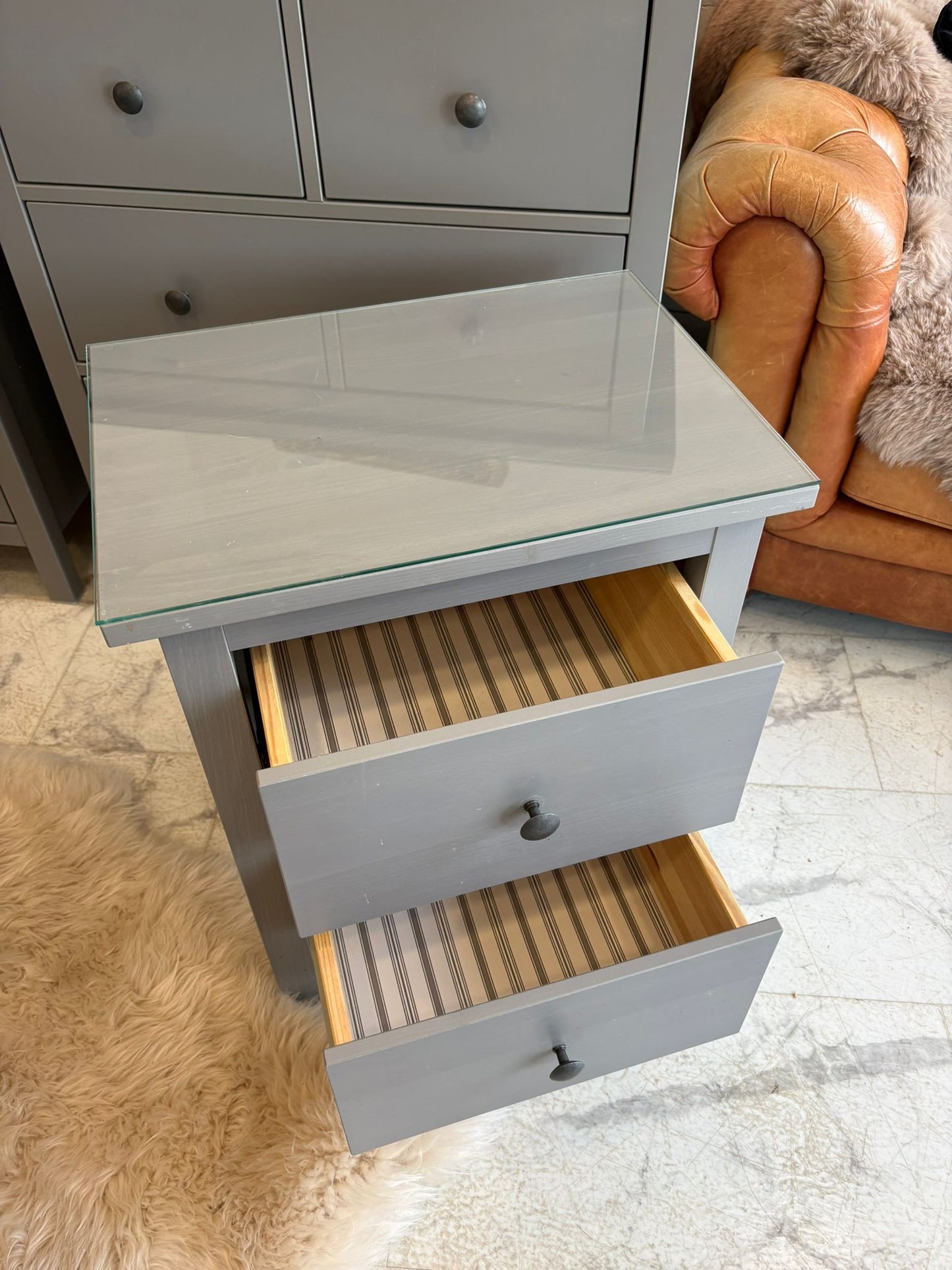 Ikea Hemnes 2 Drawer Bedside Chest with Glass Top T