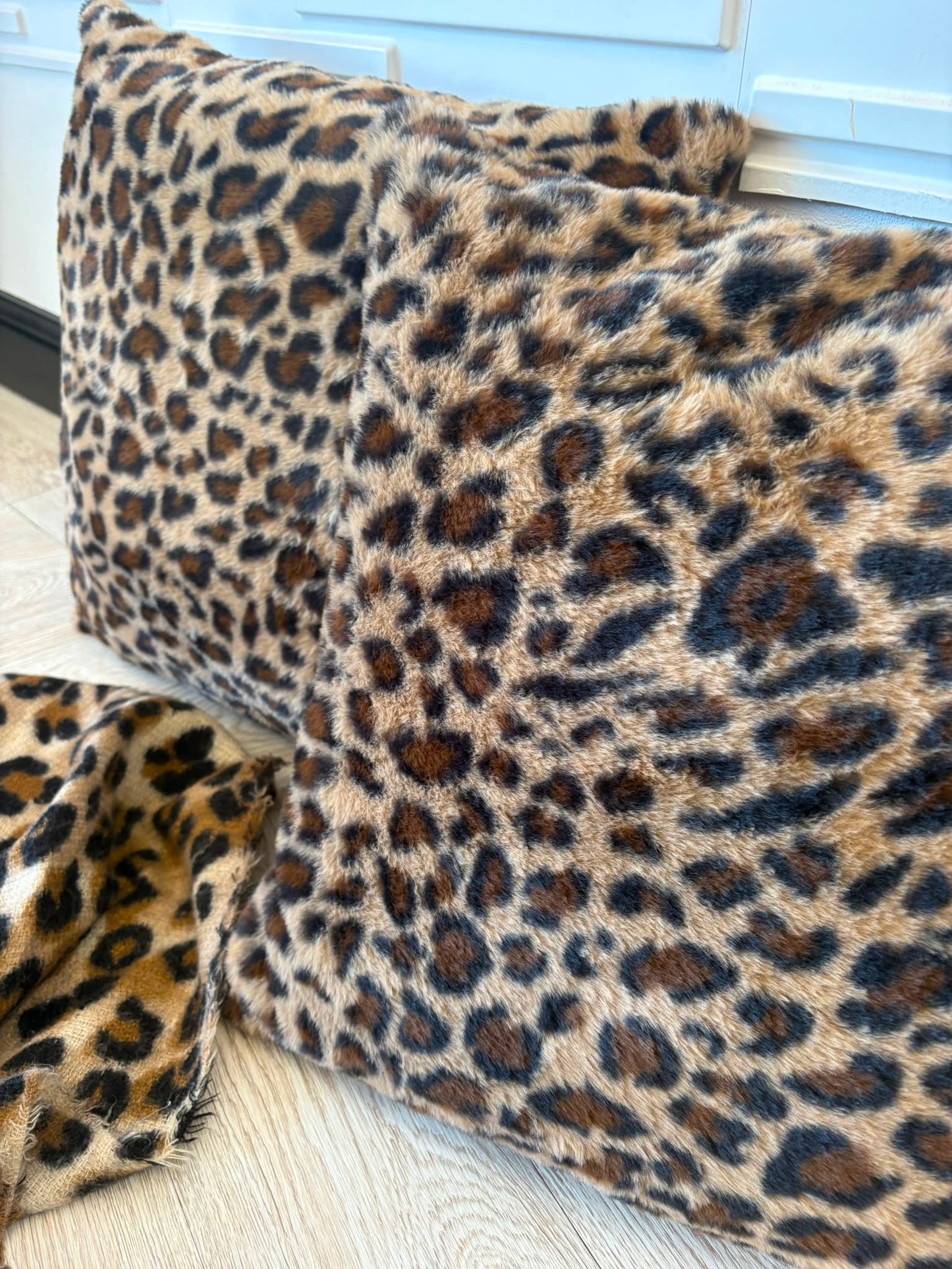 2 Large Faux Leopard Fur Cushions & Zara Throw/Scarf Bundle 50cm by 50cm