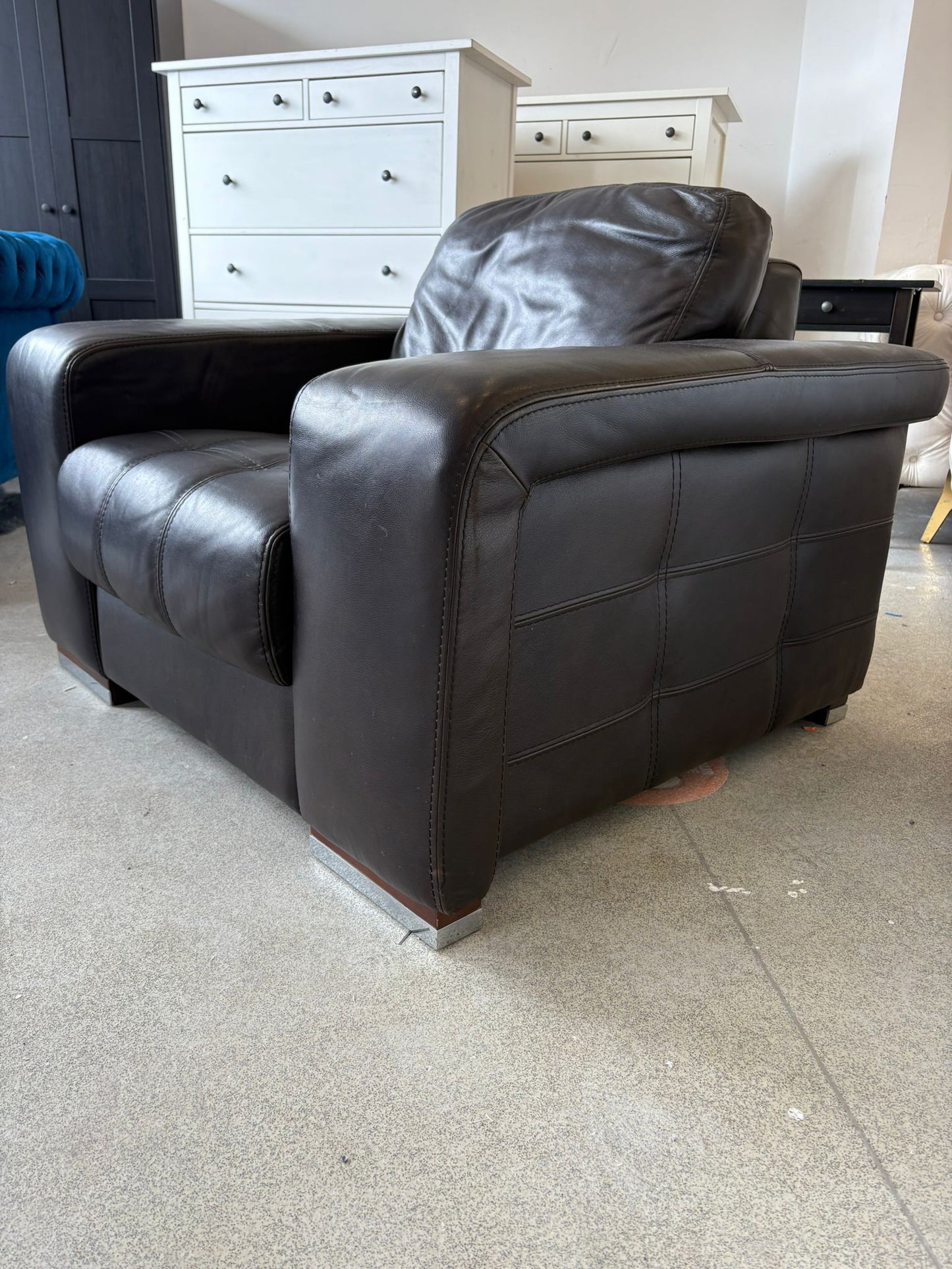 Violino Italian Leather Armchair Dark Brown