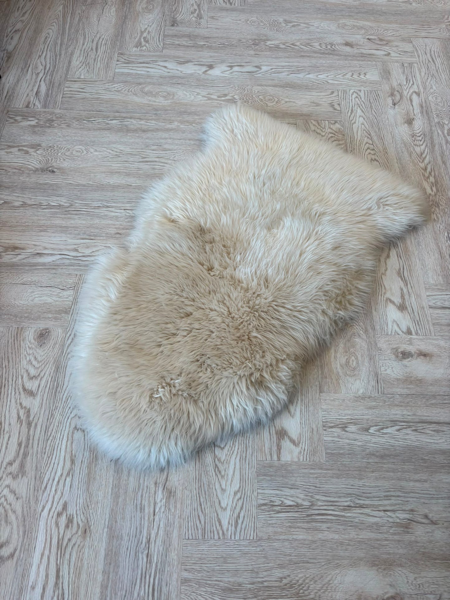 Small Cream/Beige 100% Sheepskin Rug 100cm