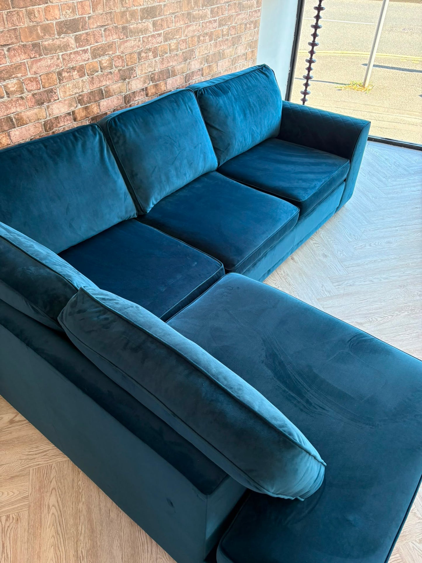 DFS Orka Corner Sofa in Dark Blue Sensual Plush Velvet (Immaculate Condition)@#