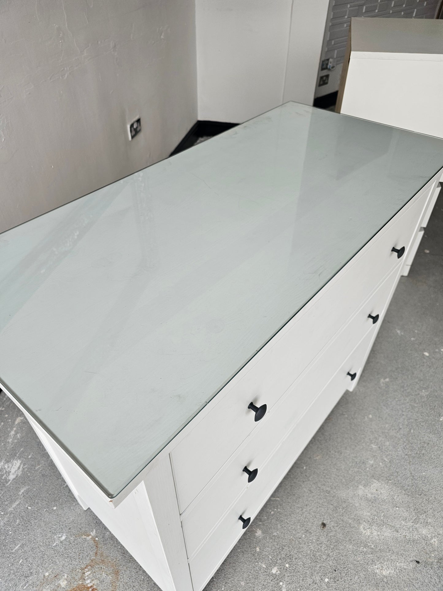 Ikea Hemnes White Stain 3 Drawer Chest with Glass Top (Excellent condition) T