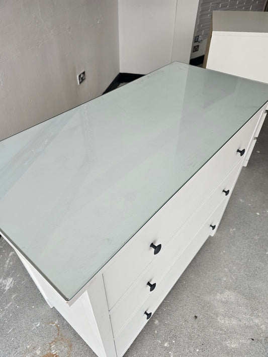 Ikea Hemnes White Stain 3 Drawer Chest with Glass Top (Excellent condition) T