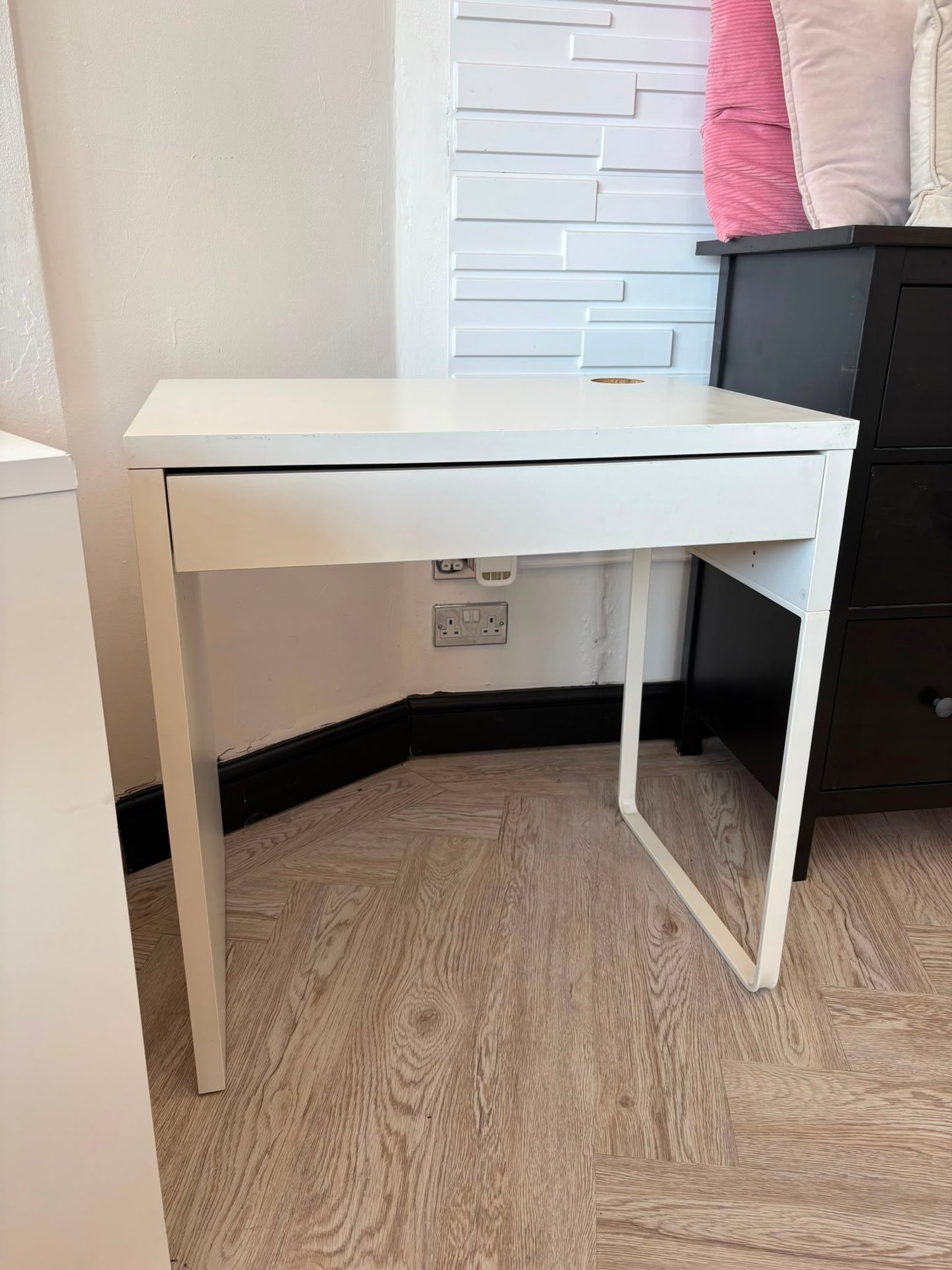 Ikea Micke White Desk #