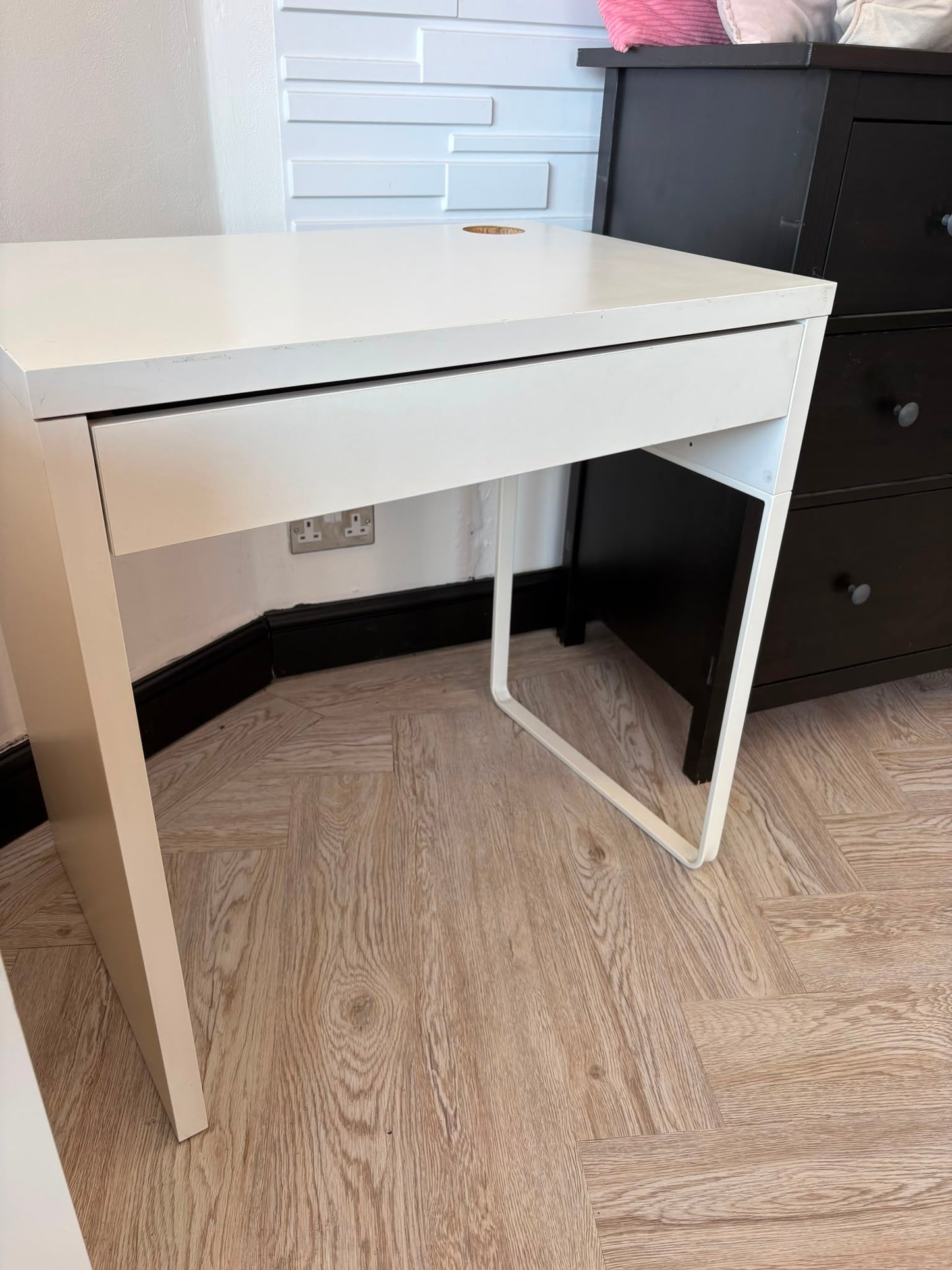 Ikea Micke White Desk #