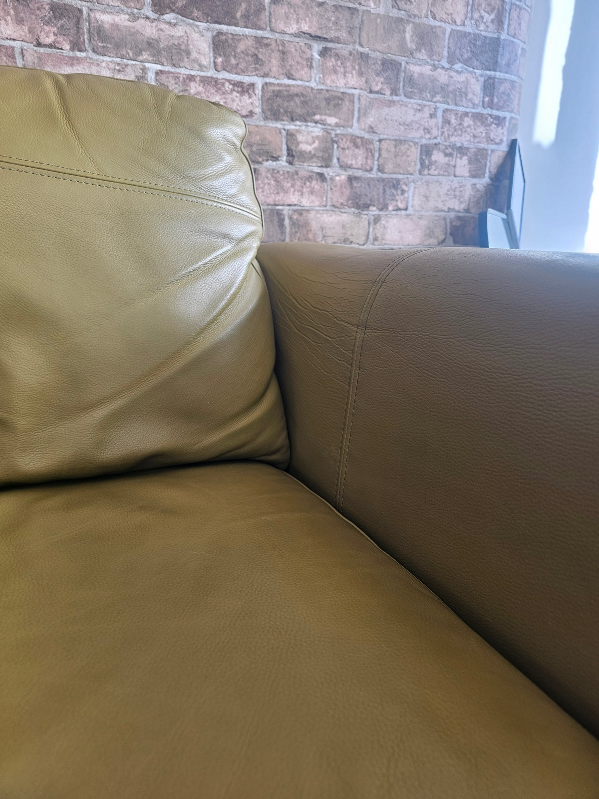 Olive Green Premium Italian Leather 2x3 Seater Sofas & Footstool *RRP £4000 @
