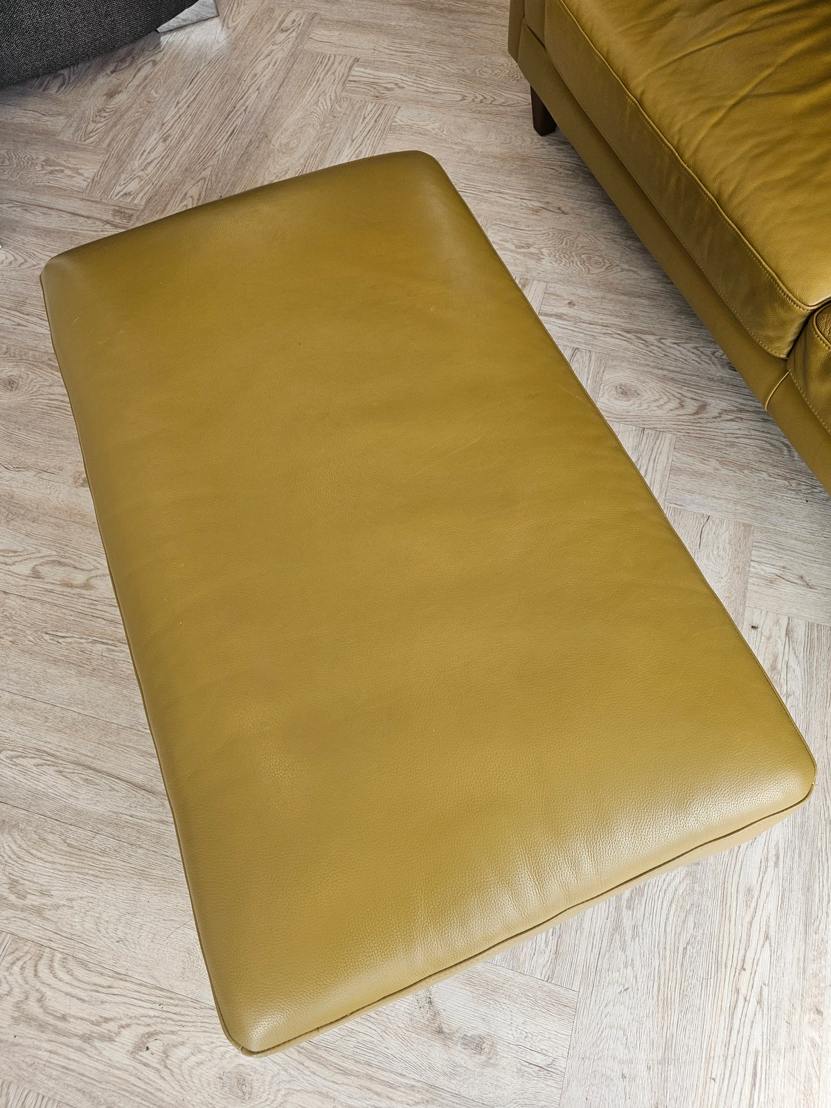 Olive Green Premium Italian Leather 2x3 Seater Sofas & Footstool *RRP £4000 @