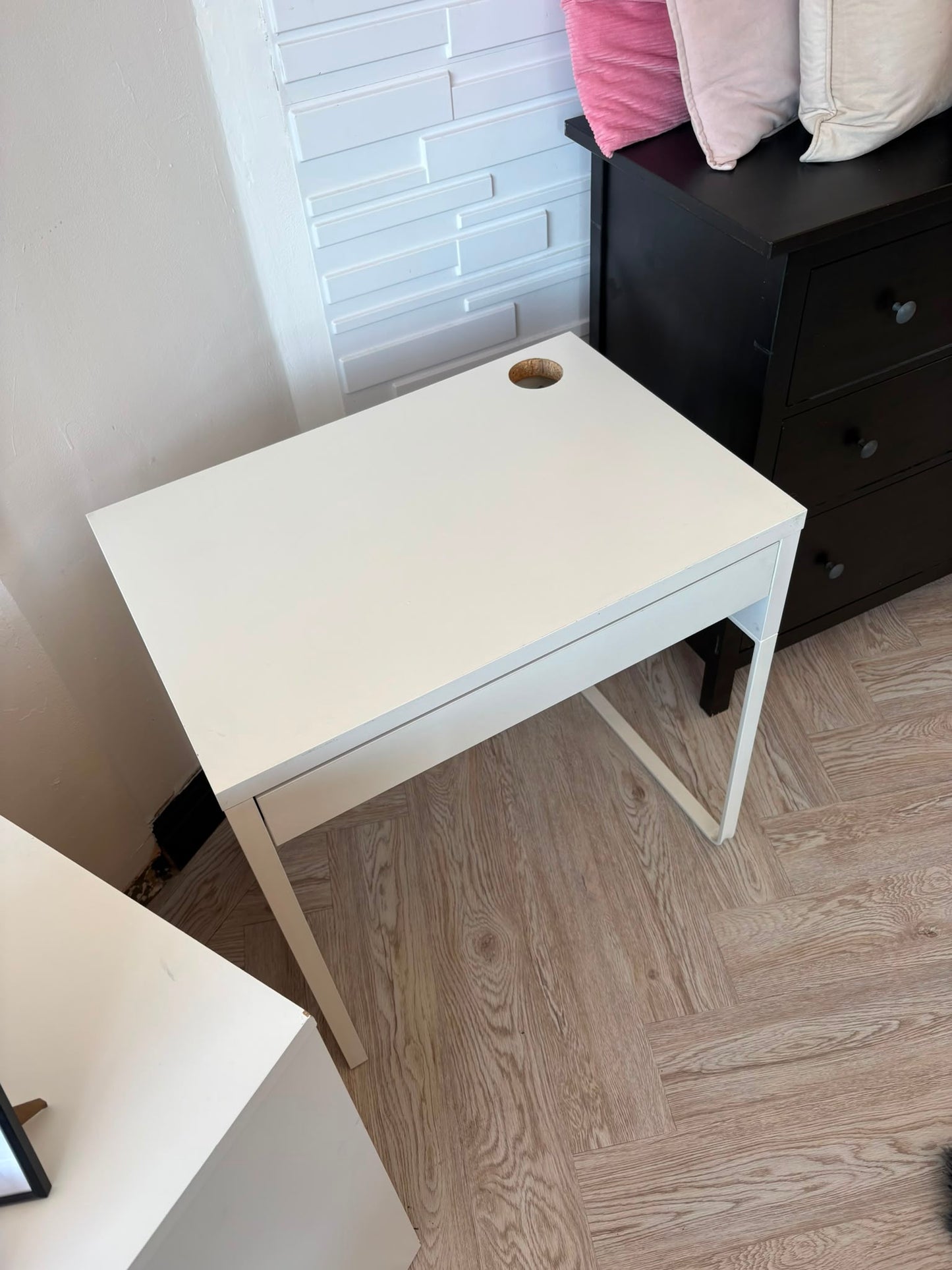 Ikea Micke White Desk #