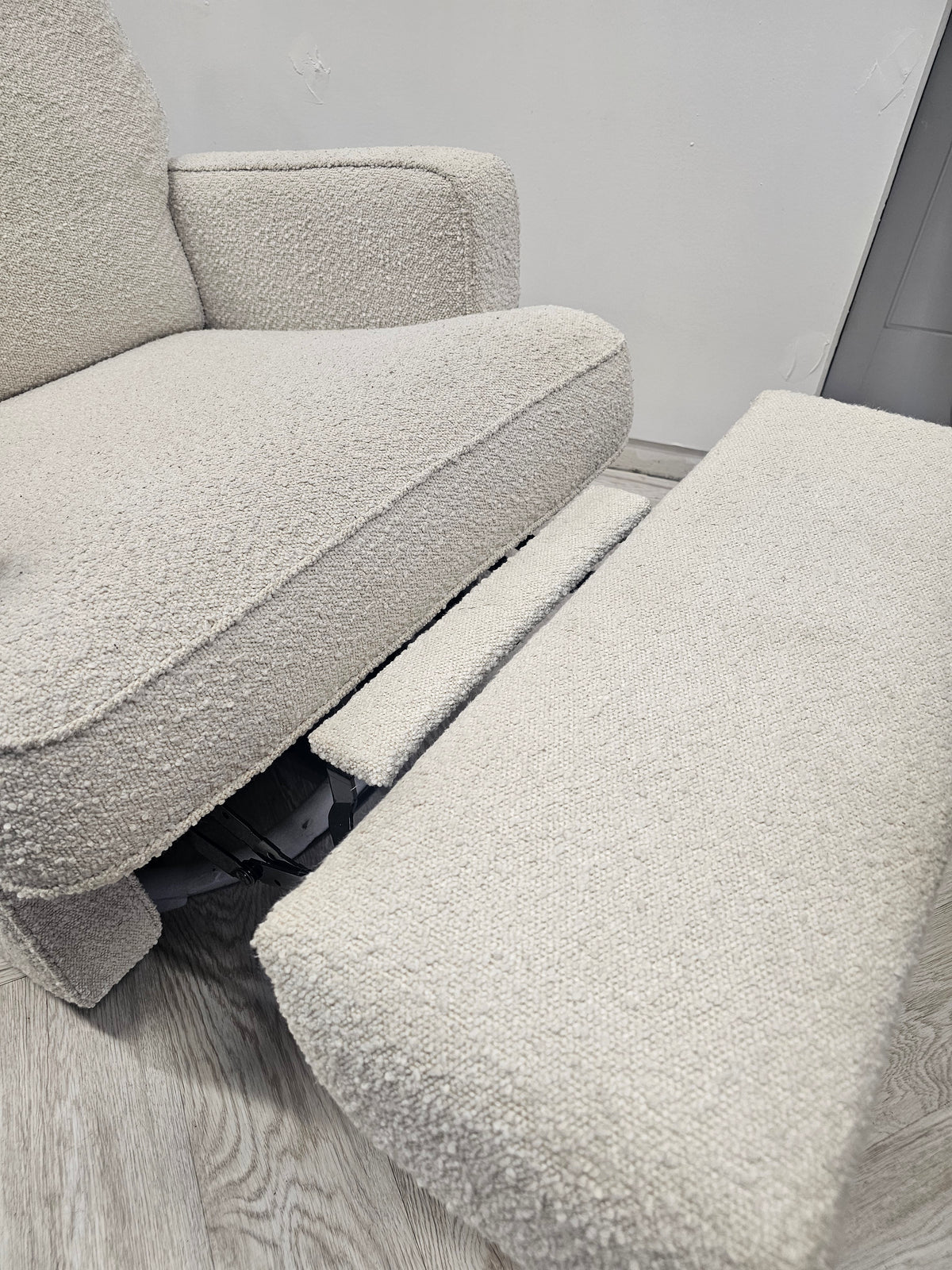 Obaby Madison 360° Swivel Glider Recliner Chair in Boucle Fabric *RRP £500 @