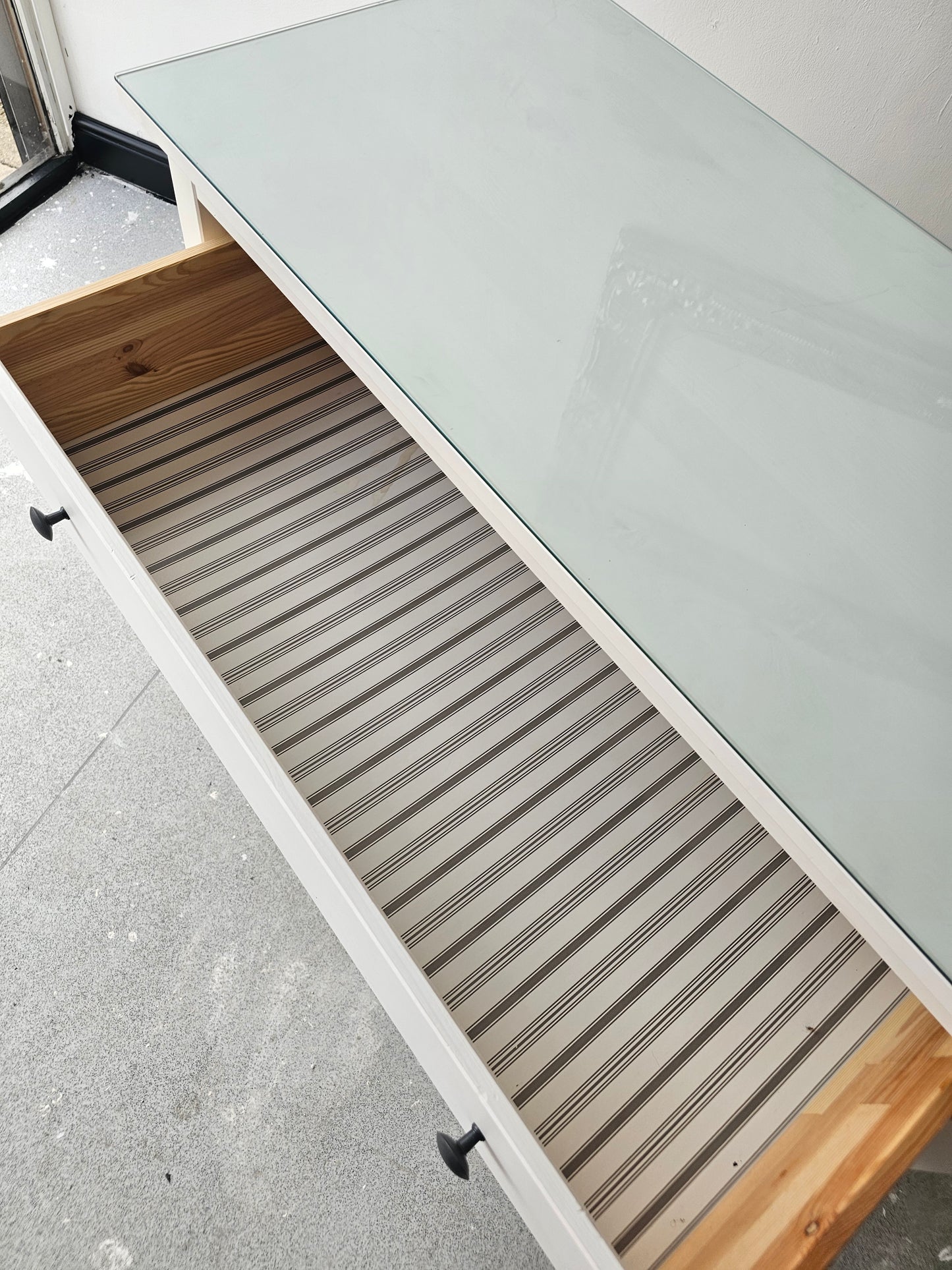 Ikea Hemnes White Stain 3 Drawer Chest with Glass Top (Excellent condition) T