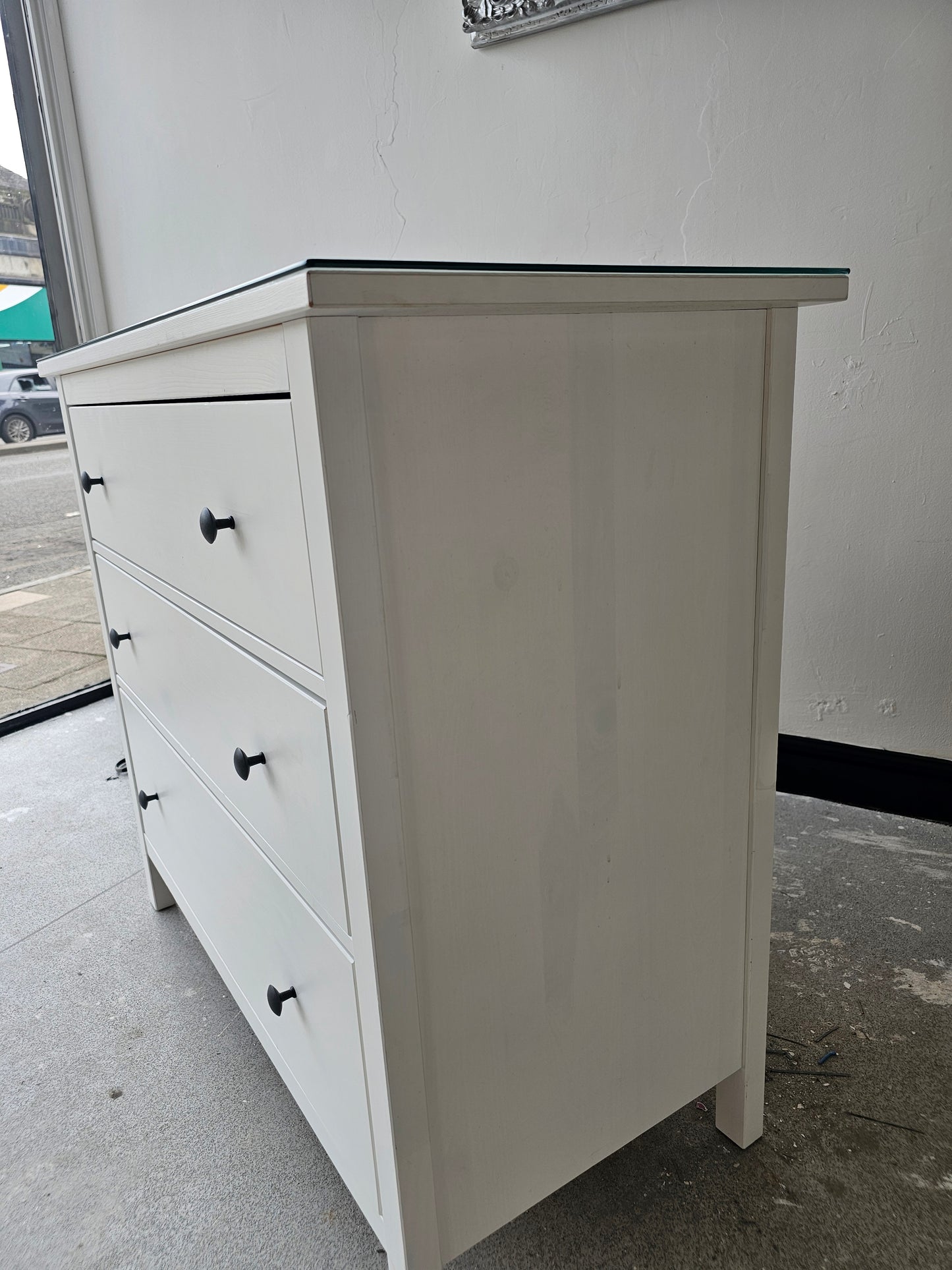 Ikea Hemnes White Stain 3 Drawer Chest with Glass Top (Excellent condition) T