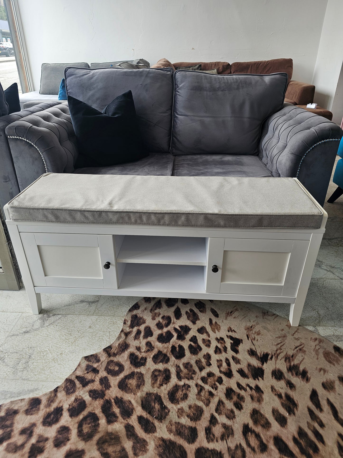 Dunelm White Shoe Storage Bench with Grey Cushion (*RRP £199)B