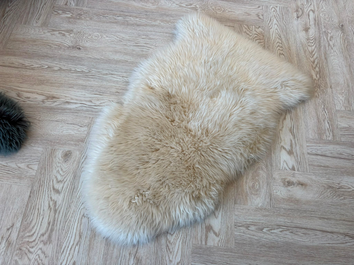 Small Cream/Beige 100% Sheepskin Rug 100cm