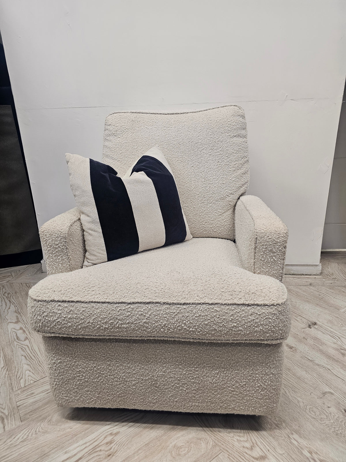 Obaby Madison 360° Swivel Glider Recliner Chair in Boucle Fabric *RRP £500 @