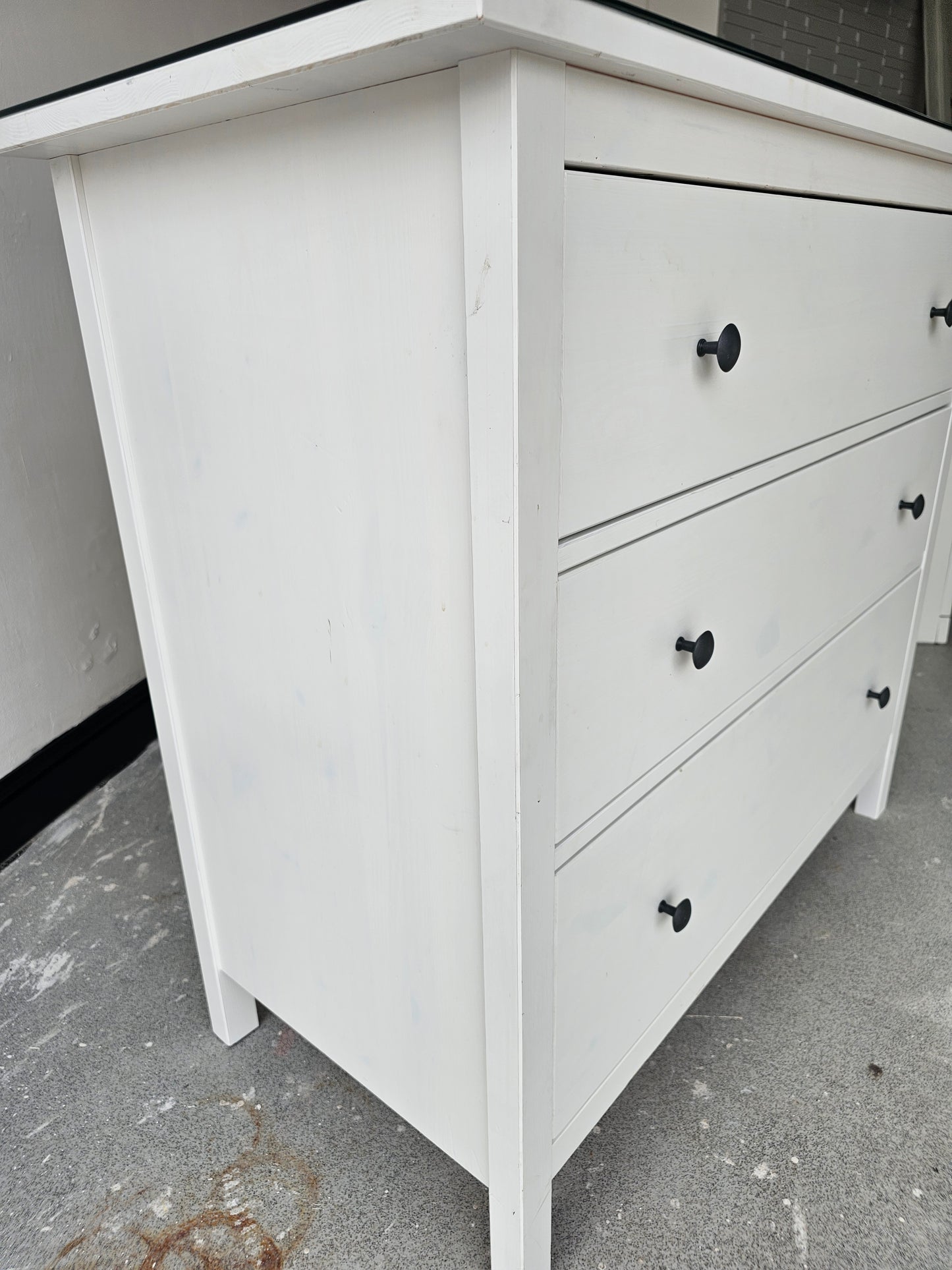 Ikea Hemnes White Stain 3 Drawer Chest with Glass Top (Excellent condition) T